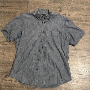 Men's Gray Button-Up Shirt